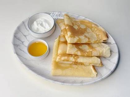 Pancakes with Sour Cream and Honey