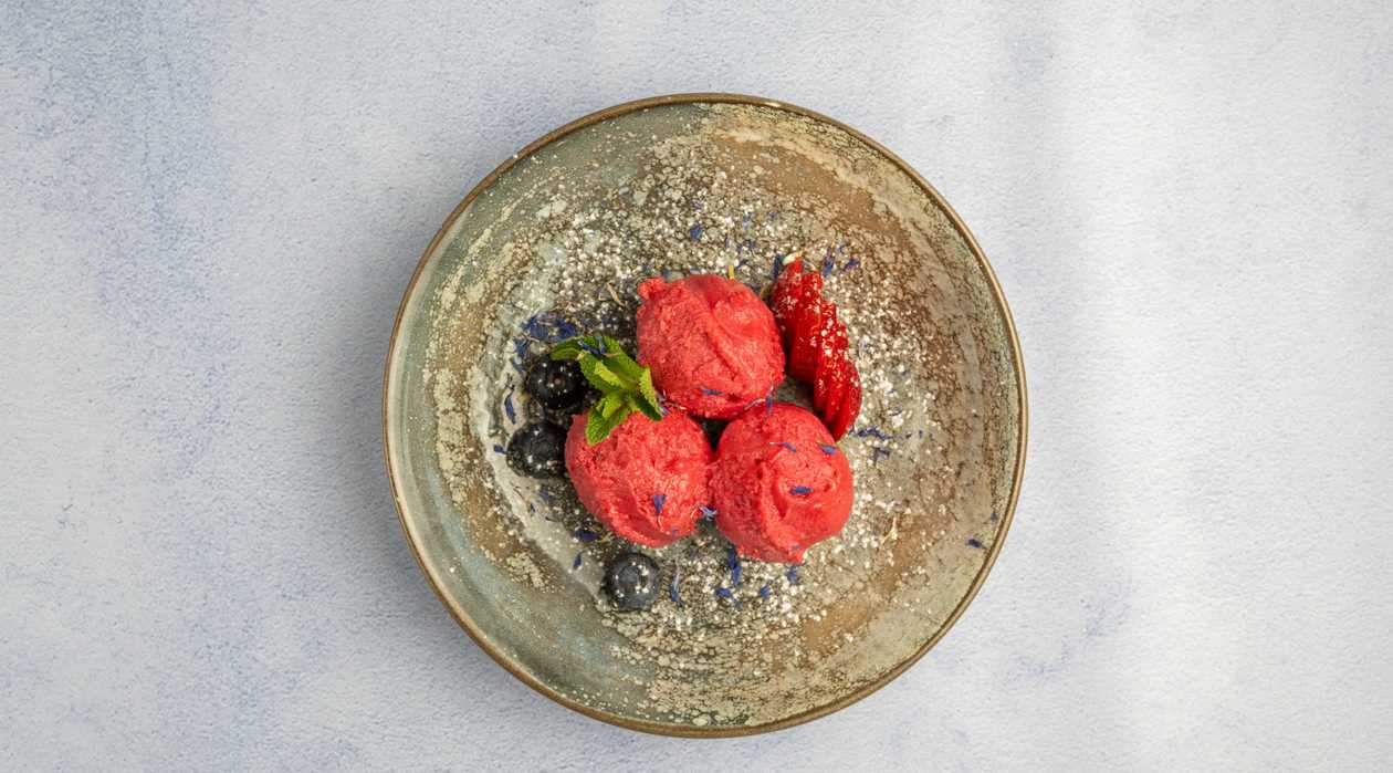 Vanilla Ice Cream with Caramel Sauce and Berries