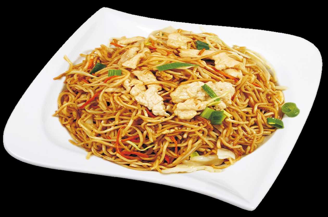 Fried noodles and chicken pieces