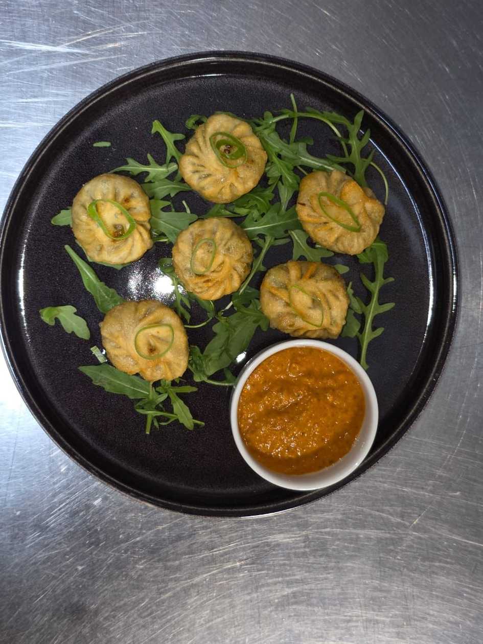 VEG. FRIED MOMOS (8pcs)