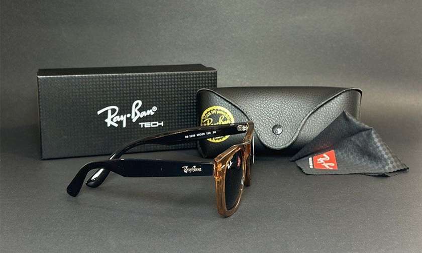 Ray-Ban Wayfarer Sunglasses (4215)