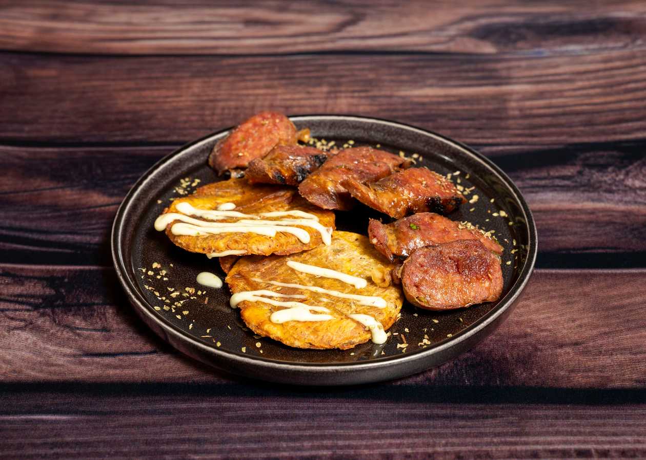 Patacón with Chorizo
