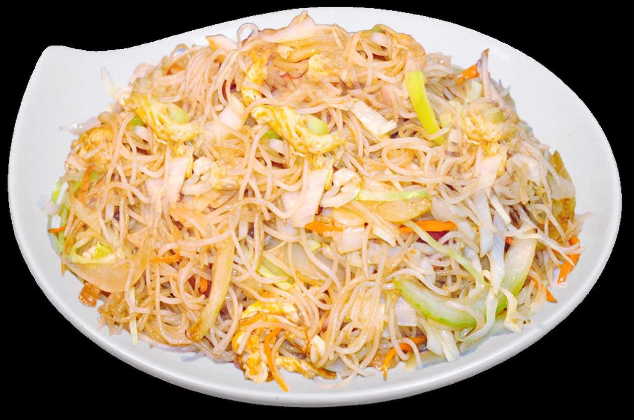 Fried rice noodles with vegetables
