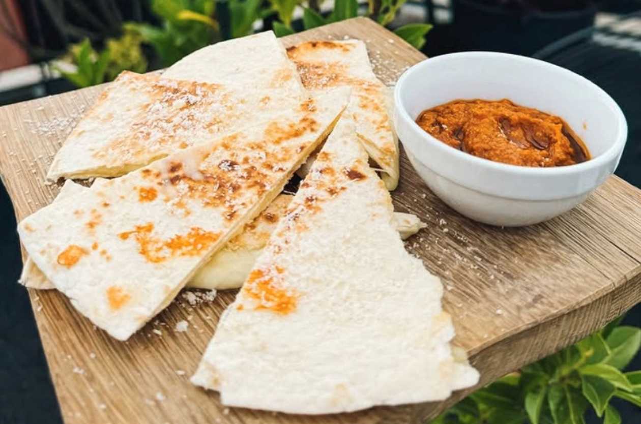 Cheesy Tortilla & Dip
