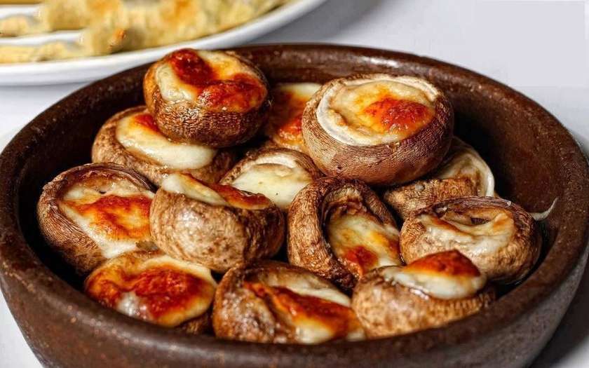 Kama mushrooms with sulguni