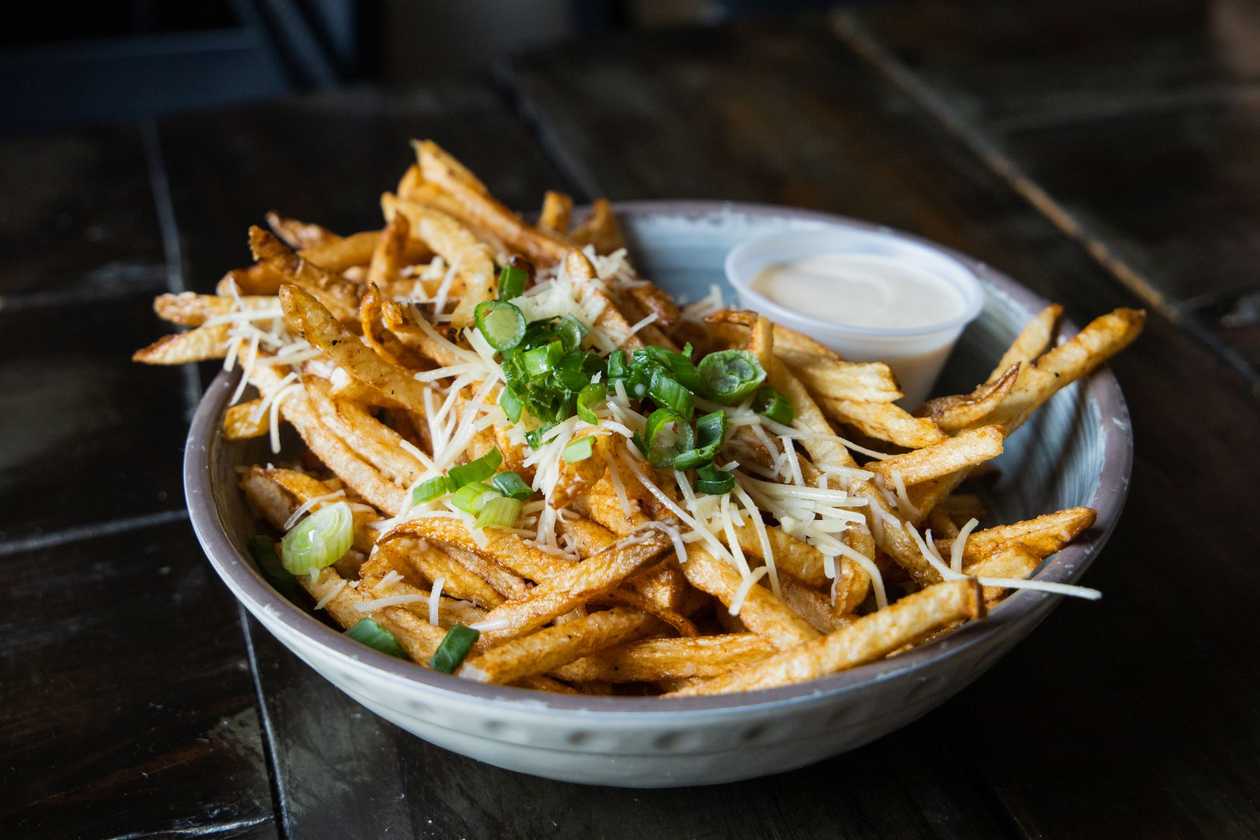 Garlic cheese fries din cartofi proaspeti  150 gr