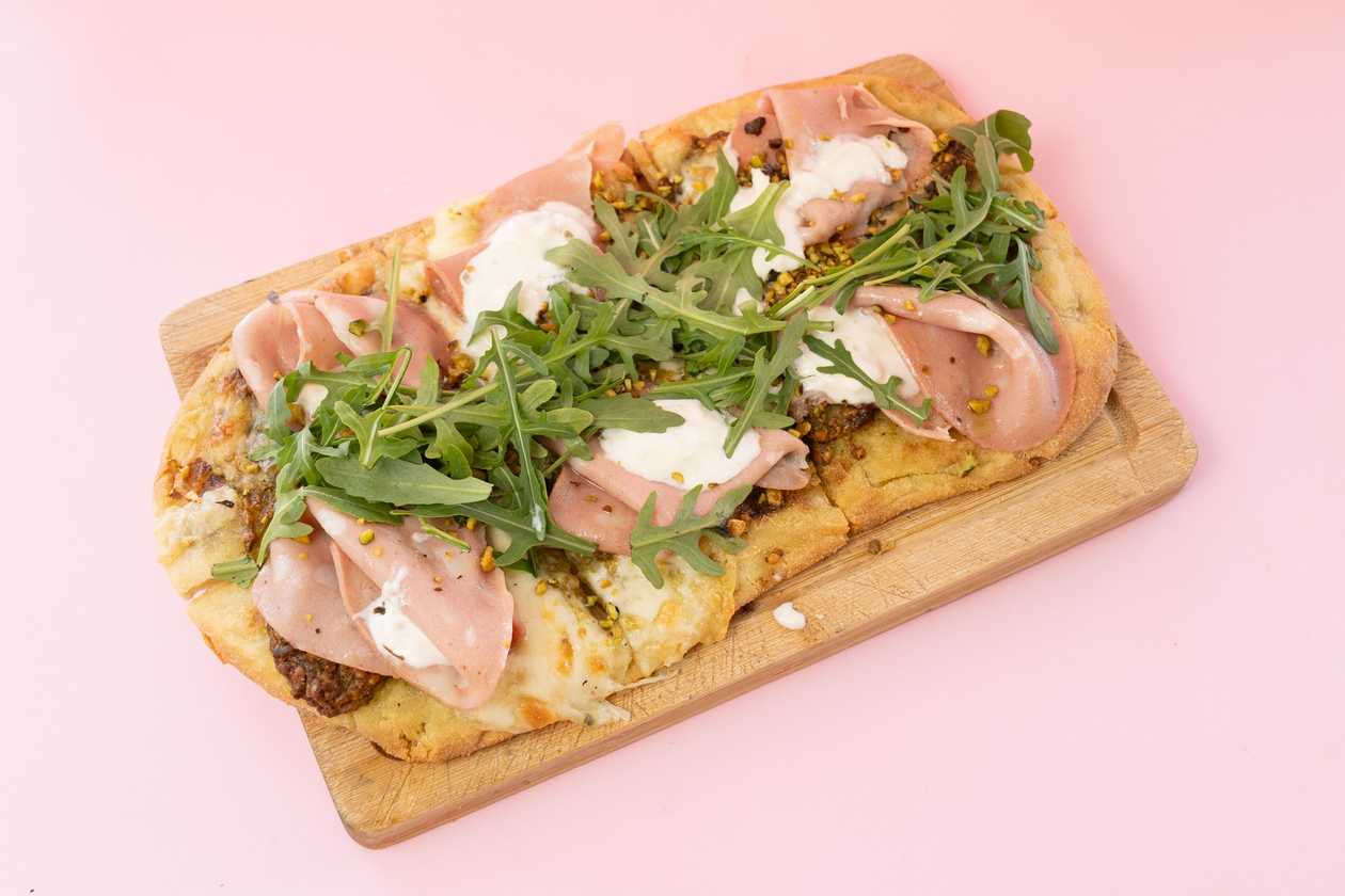 Mortadella, Pistachio E Straciatella Pinsa
