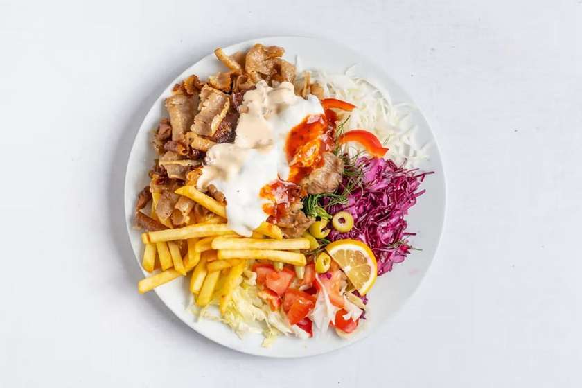 2. Kebab talíř s hranolkami