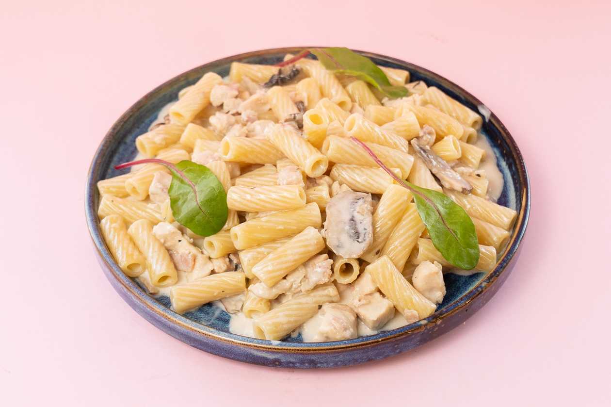 Creamy Chicken, Bacon and Mushroom Pasta