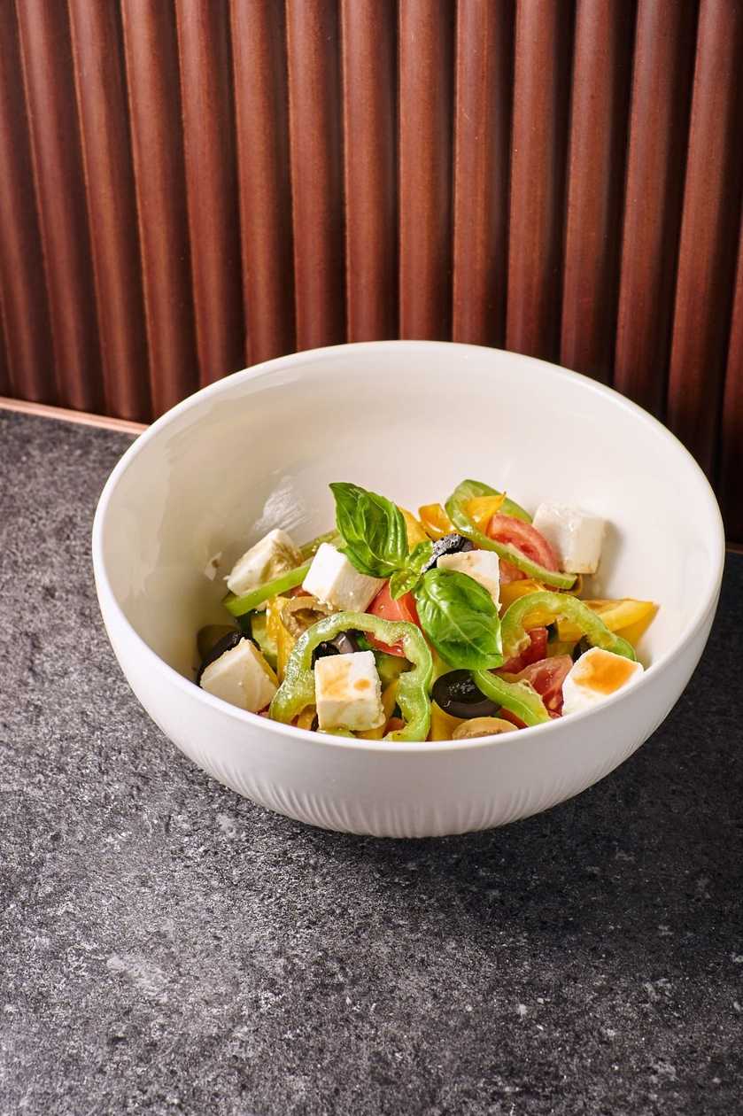 Yunan Salatı Feta Pendiri ilə