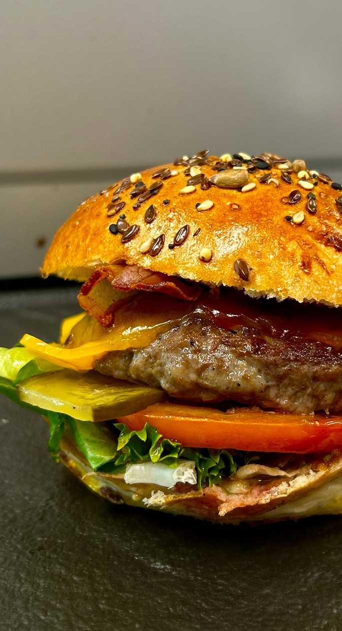 Don diablo burger with wedges and samurai sauce