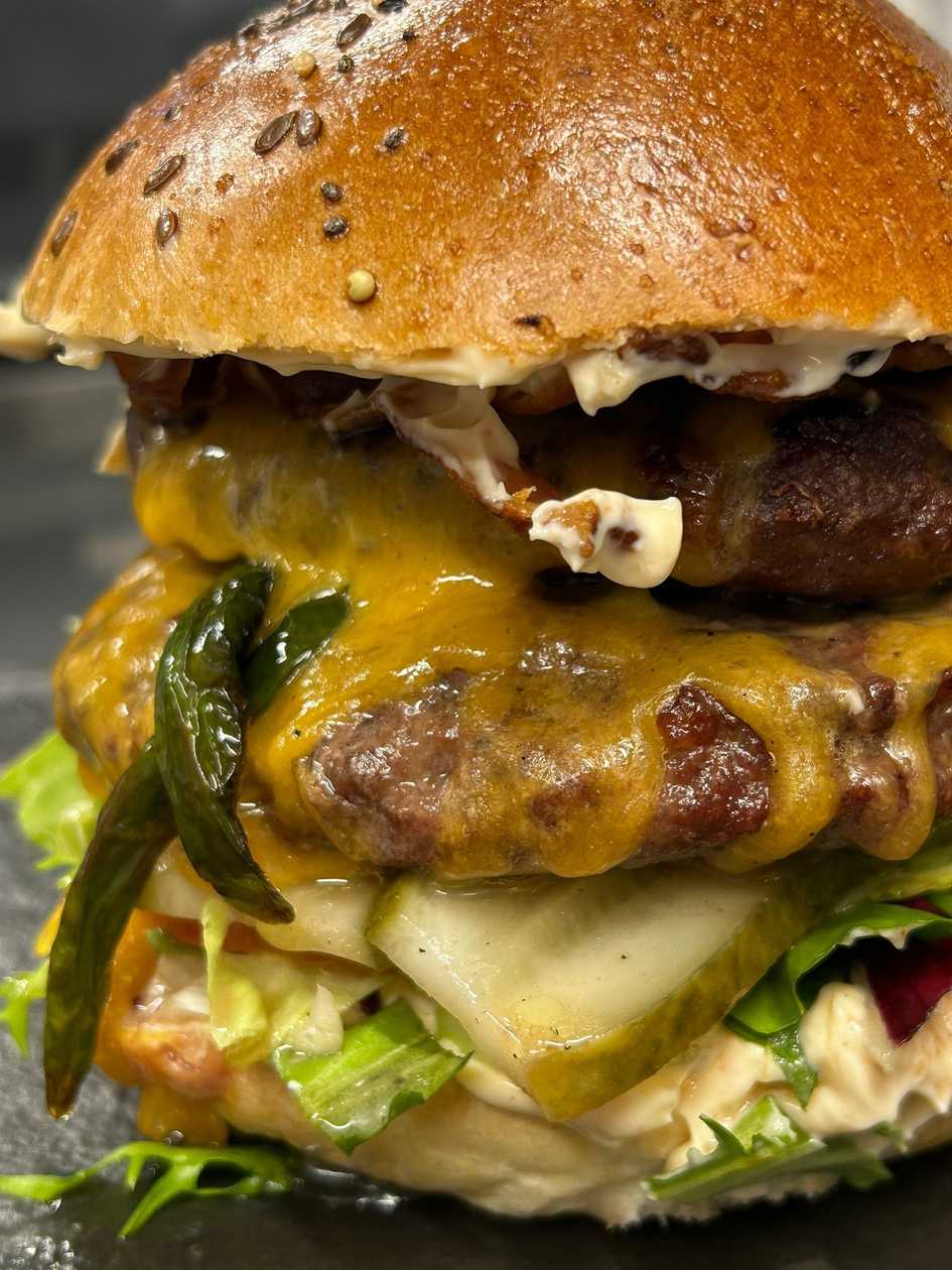 Smokin’ hot double burger with chips and chili mayo sauce