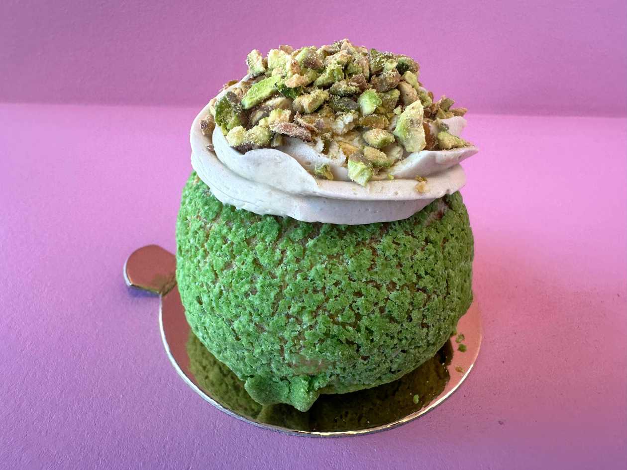 Choux with Pistachio Cream