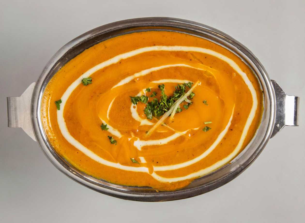 Vegetable salad with mango sauce