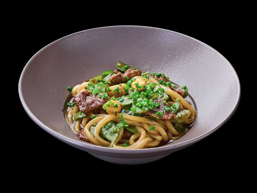 MAKARON UDON Z WOŁOWINĄ
