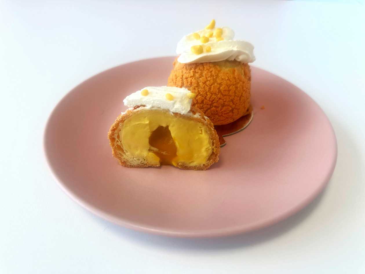 Choux with Cream and Mango Coulis