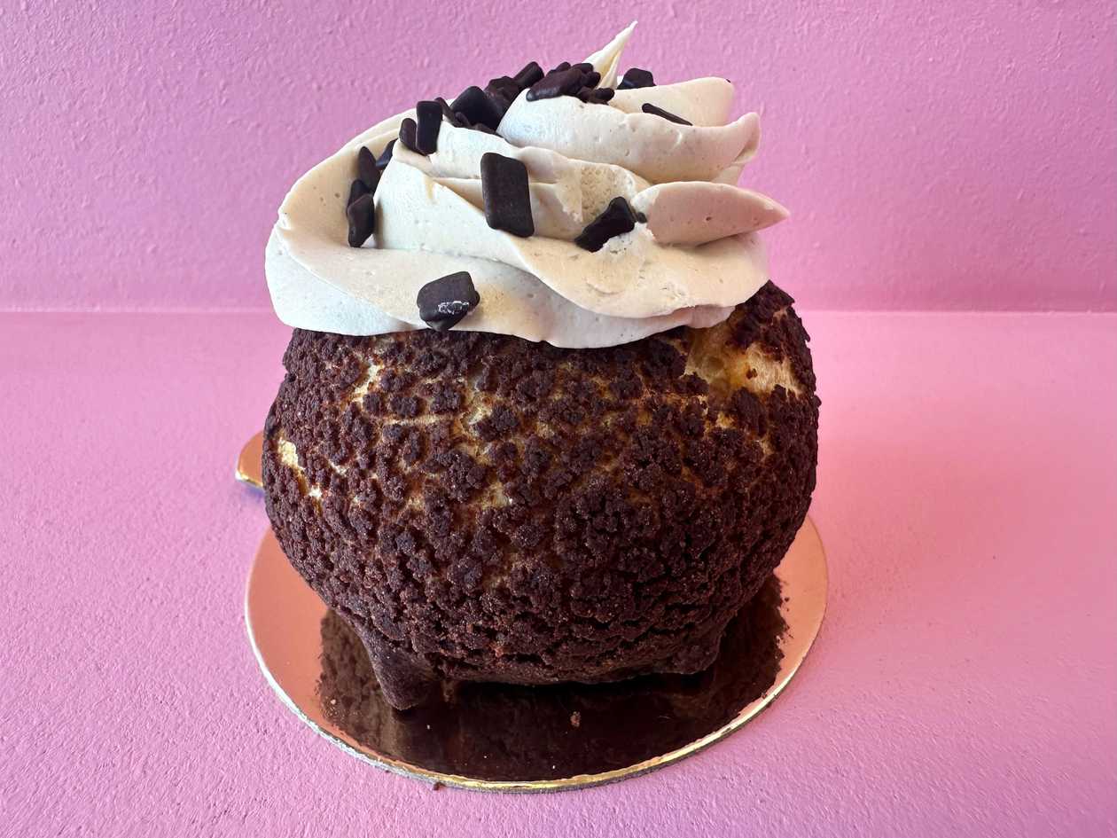 Choux with Peanut Cream