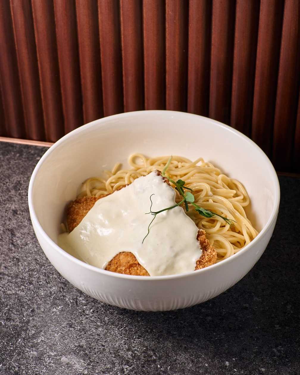 Şnitzel Spagetti ilə