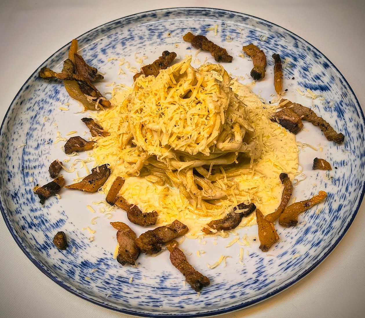 250 g. Gricia con guanciale: Bigoli (spaghetti) pasta, dried pork loin, "pepato siciliano" cheese (sheep's cheese). (1, 3, 7).