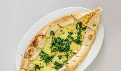 Pide with sheep's cheese