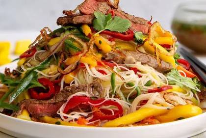 Spicy Beef & Mango Salad