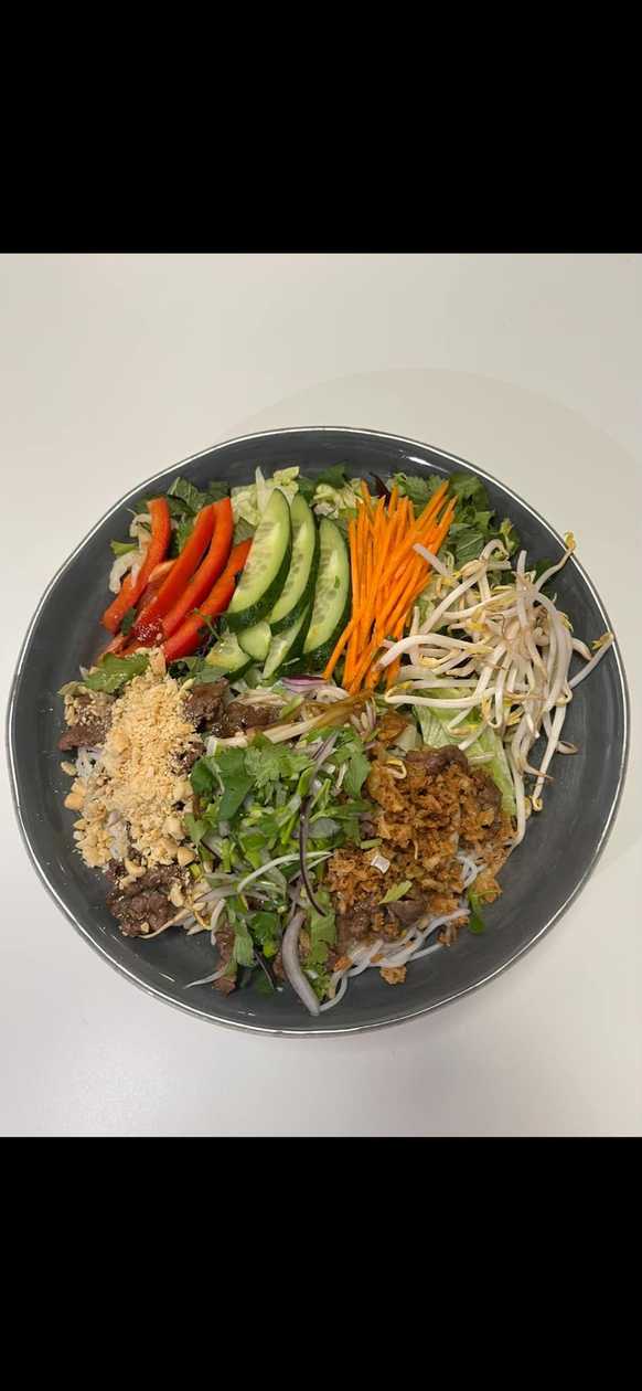 Makaron bun (nam bo) z wołowiną