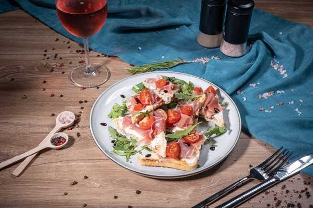 Bruschetta With Prosciutto Crudo