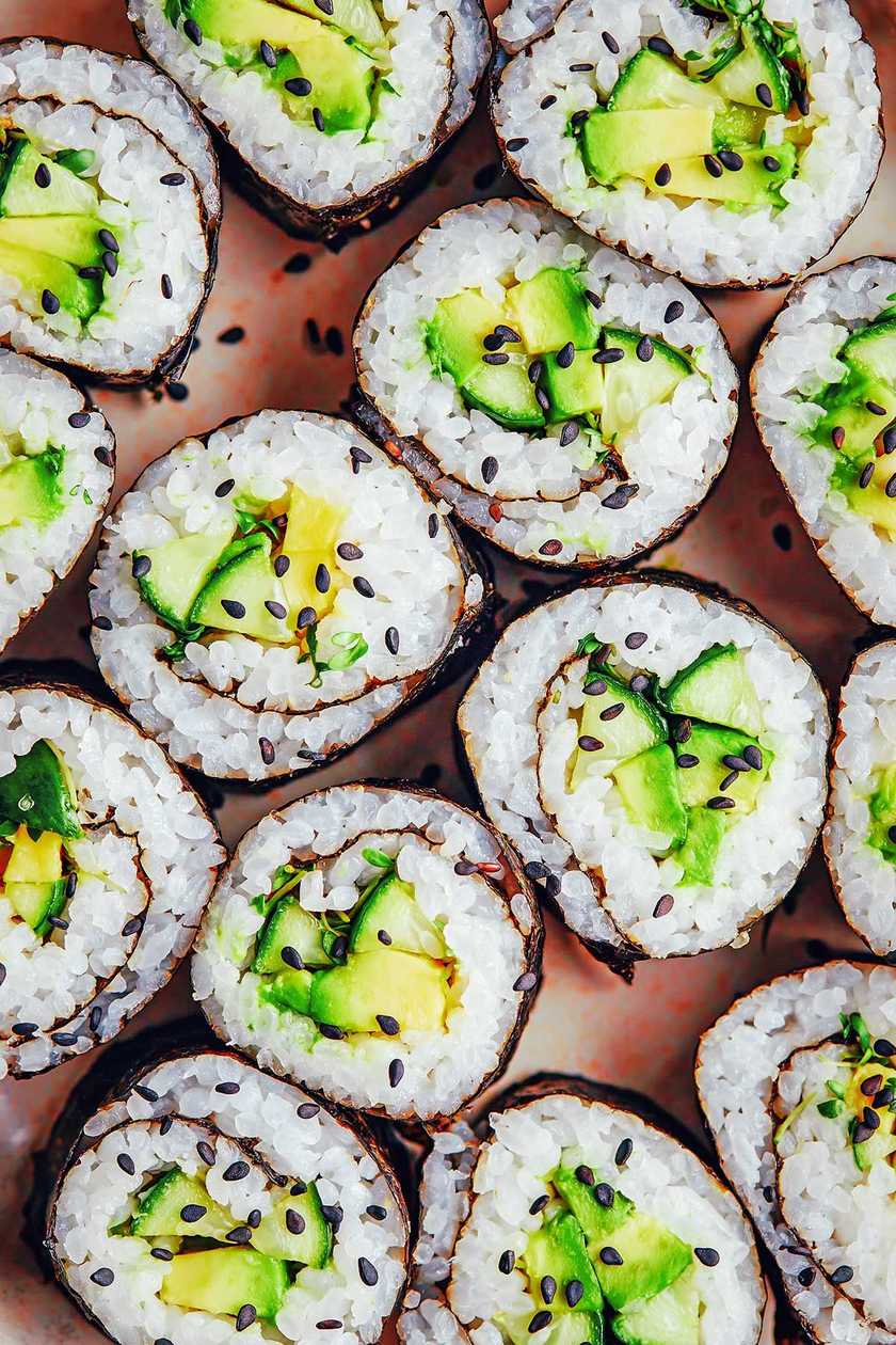 Cucumber & Avocado Maki (8pcs)