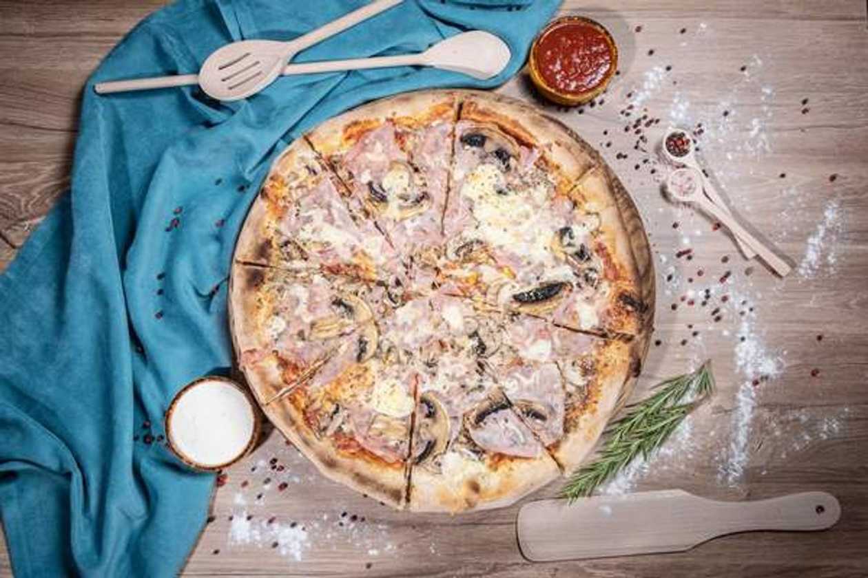 Pizza Prosciutto Funghi