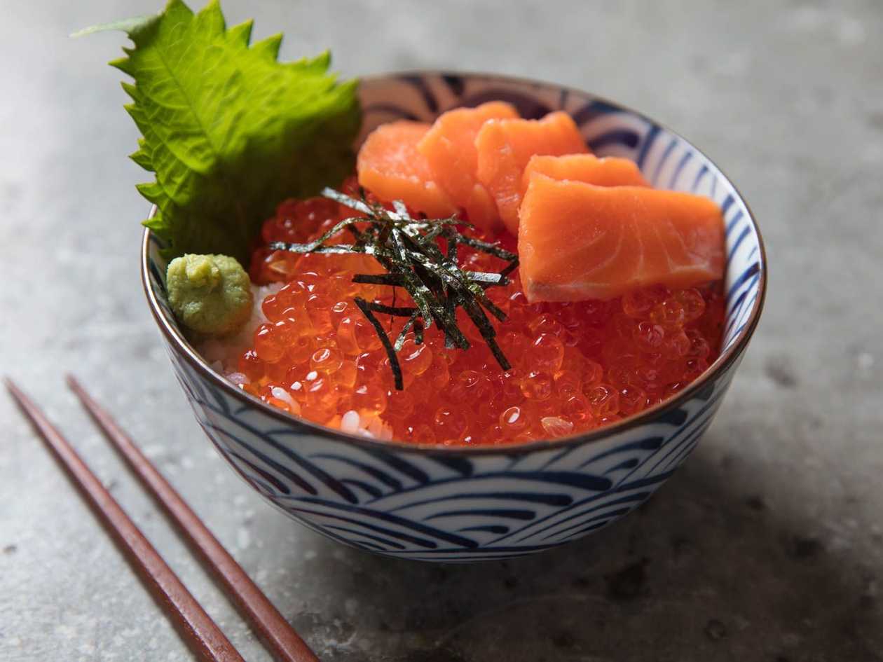 Sake Ikura Don (Raw)