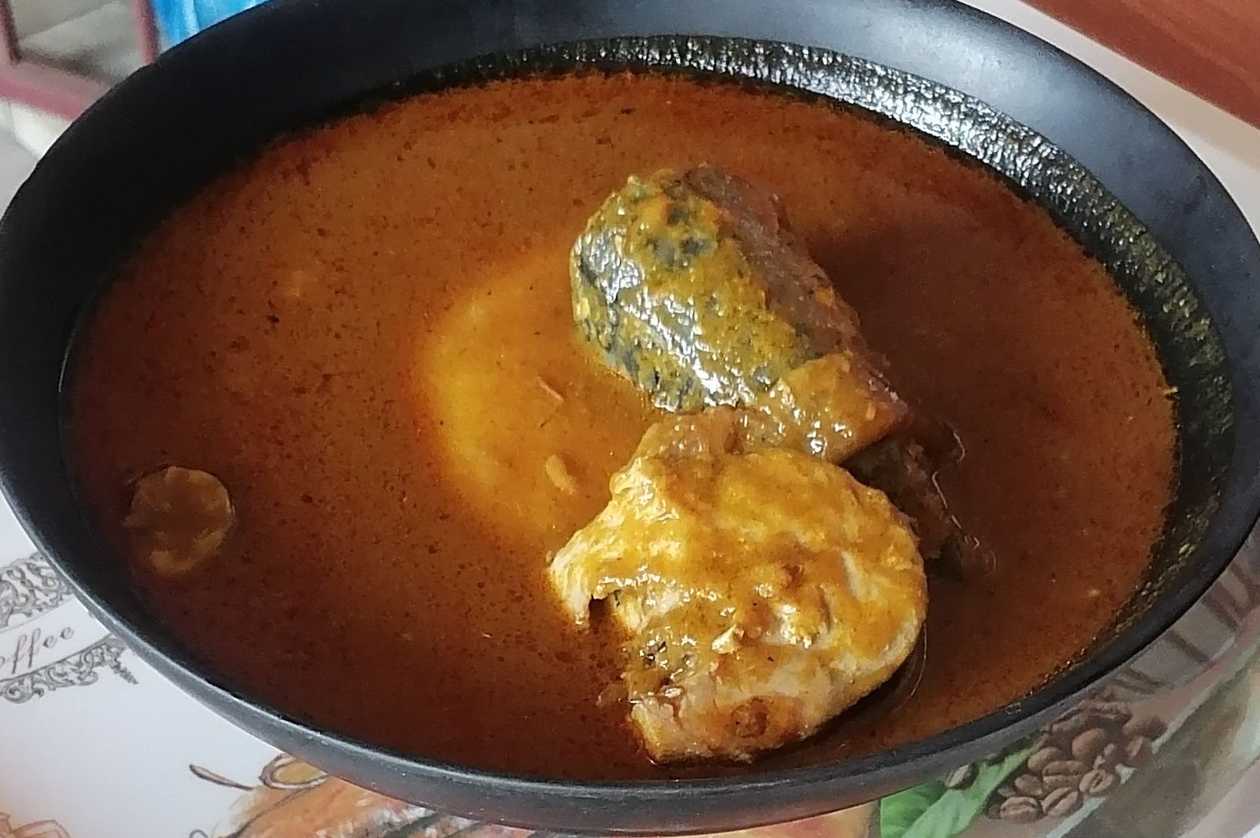 Kokonte with groundnut / palmnut soup
