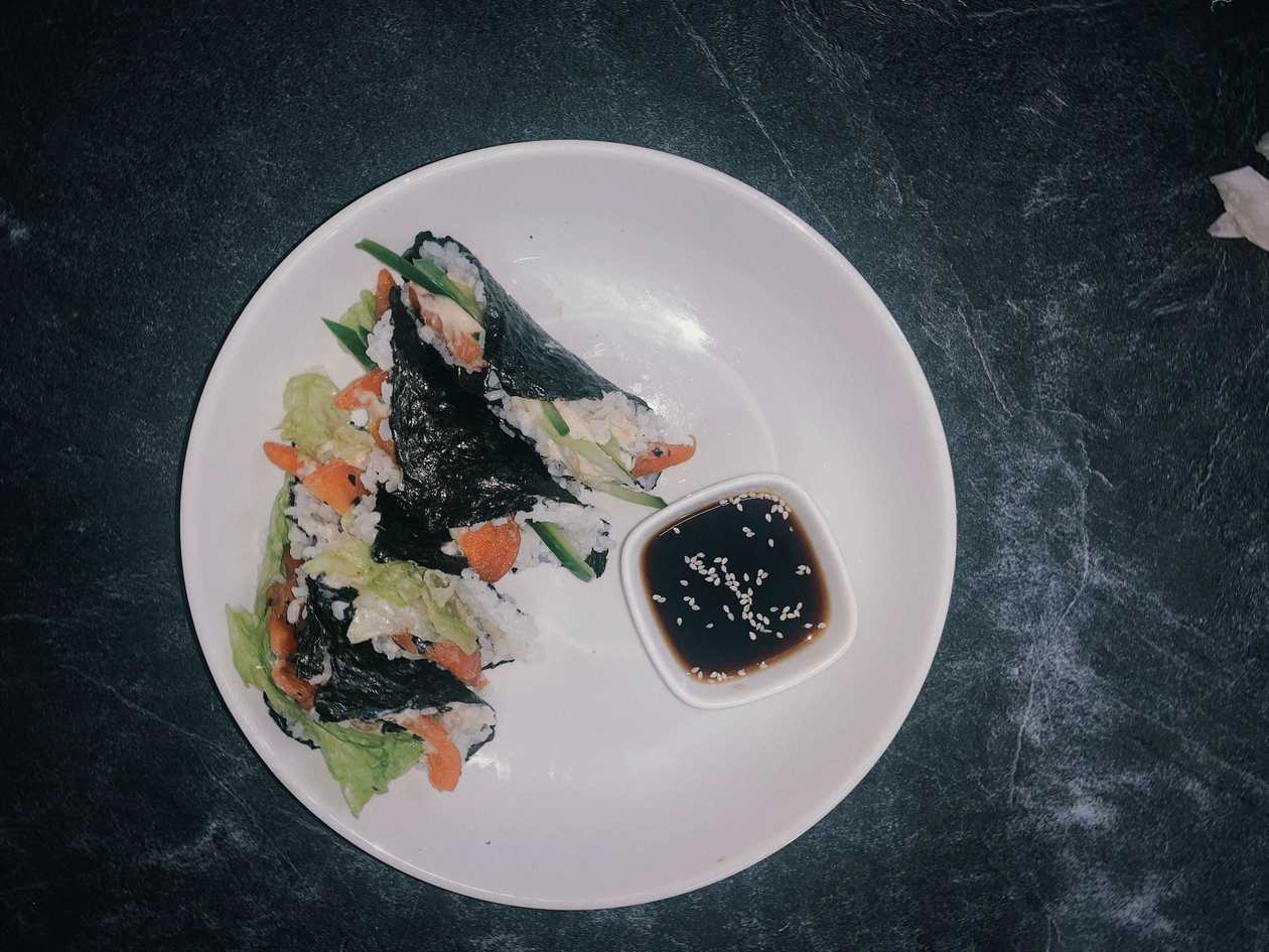 salmon sushi aomg