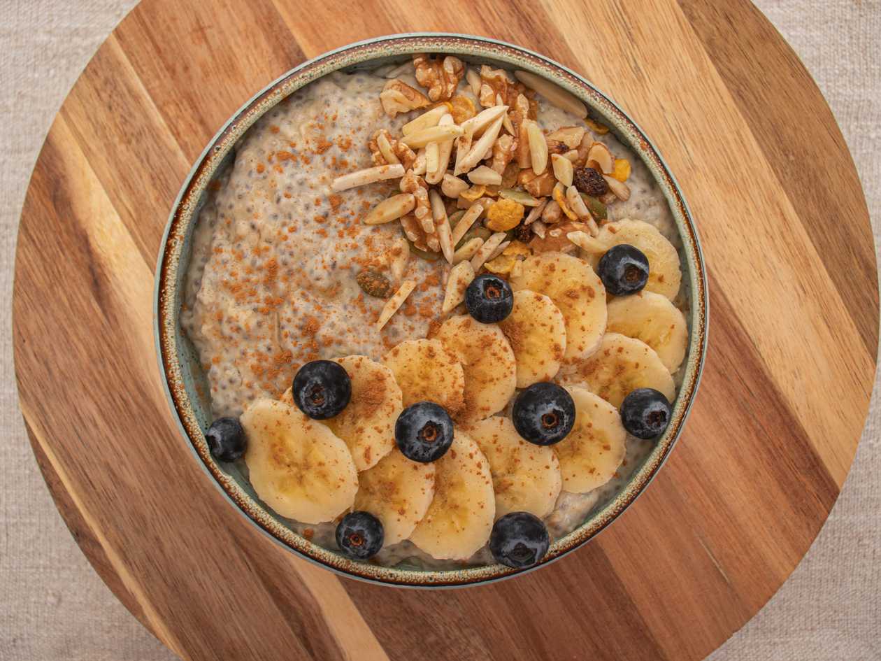 Oatmeal with Fruit and Nuts (Gluten-Free)