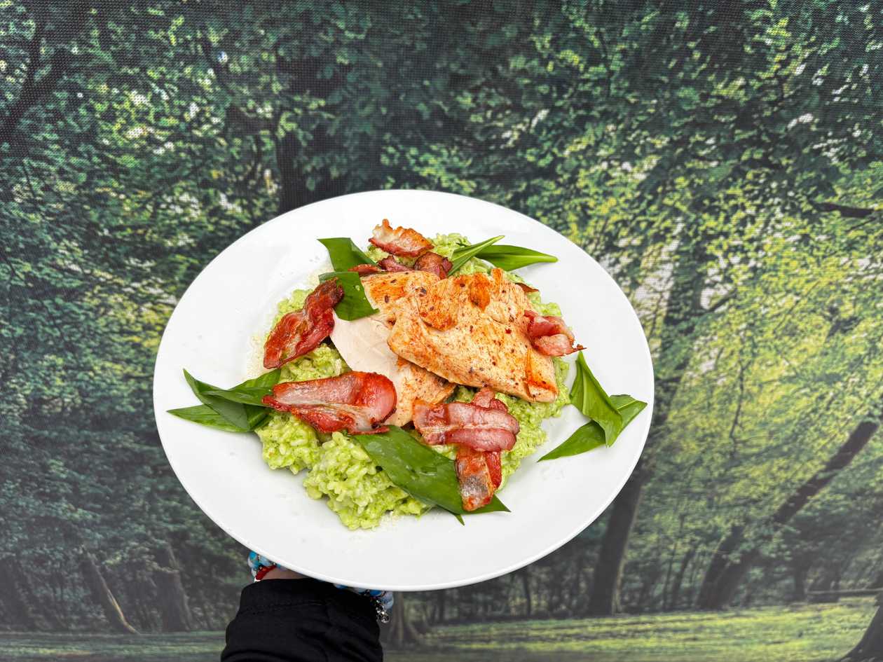 160g+  Kurací  steak  s  krémovým rizotom  z  medvedieho cesnaku