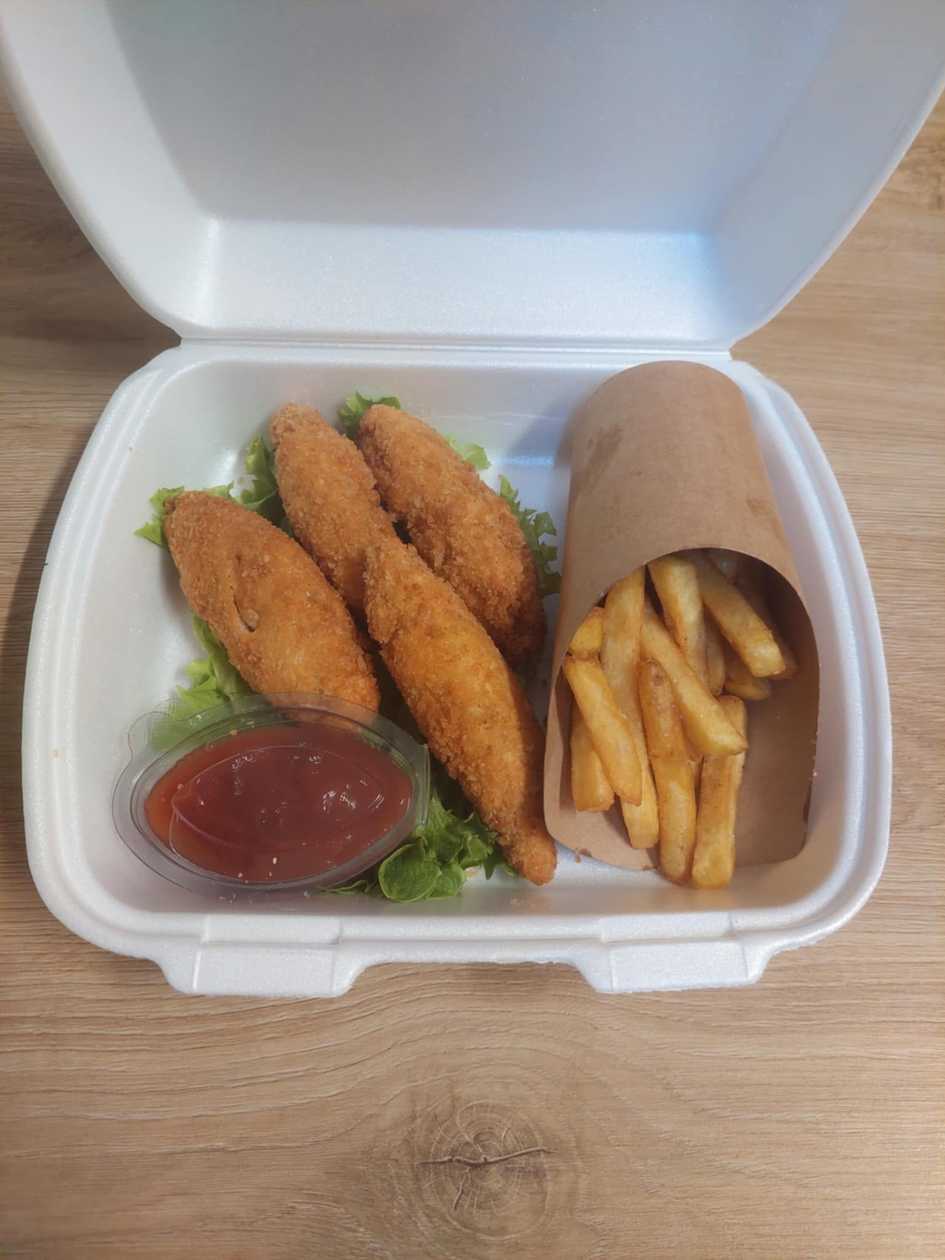 Chicken nuggets with fries