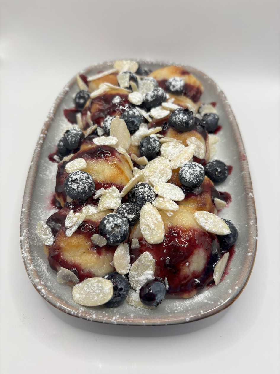 Minipancakes with blueberry sauce, blueberries, almonds and mascarpone