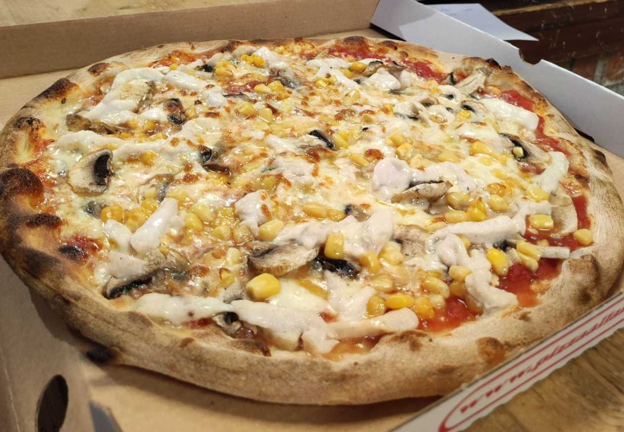 Con Pollo Pizza
