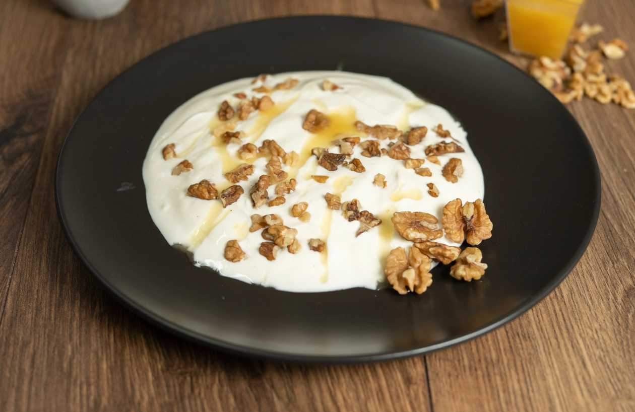 Greek Yogurt With Walnuts And Honey 180 g