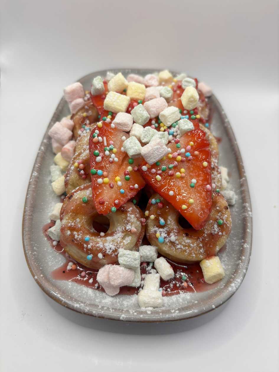 Minidonutky jahodová poleva & marshmallow