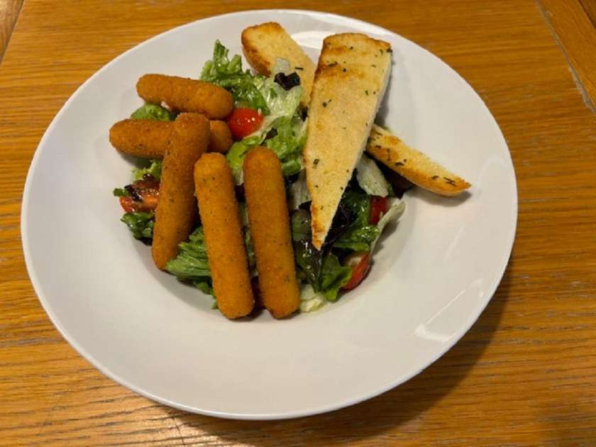 Special: 320g Caesar salad with croutons, parmesan, mozzarella sticks /4pcs/ /1,3,7/