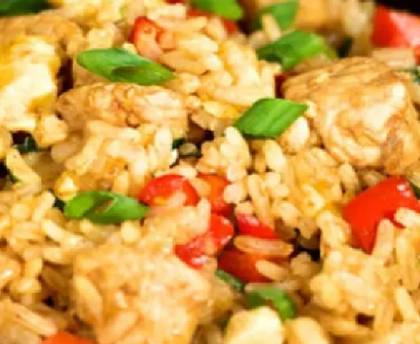 Orez Chinezesc cu Ou si Carne de Pui