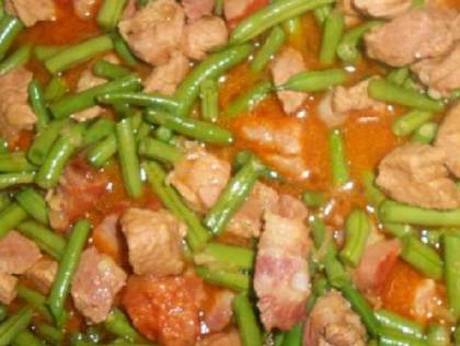 Mâncare de Fasole Verde cu Carne de Porc