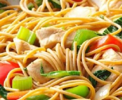 Noodles cu Carne de Pui