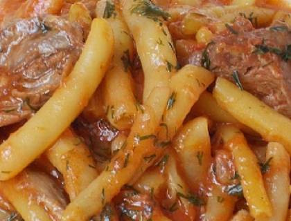 Mâncare de Fasole Galbenă cu Carne de Pui