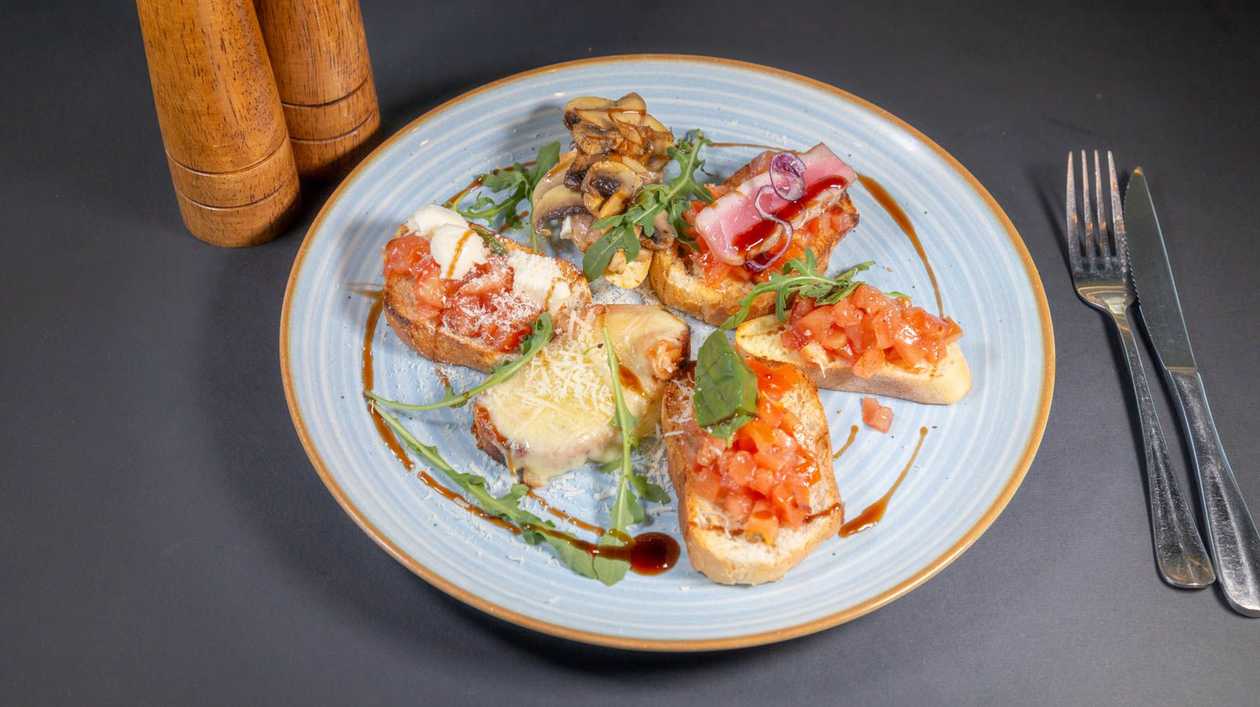 Mixed Bruschetta for 2 people