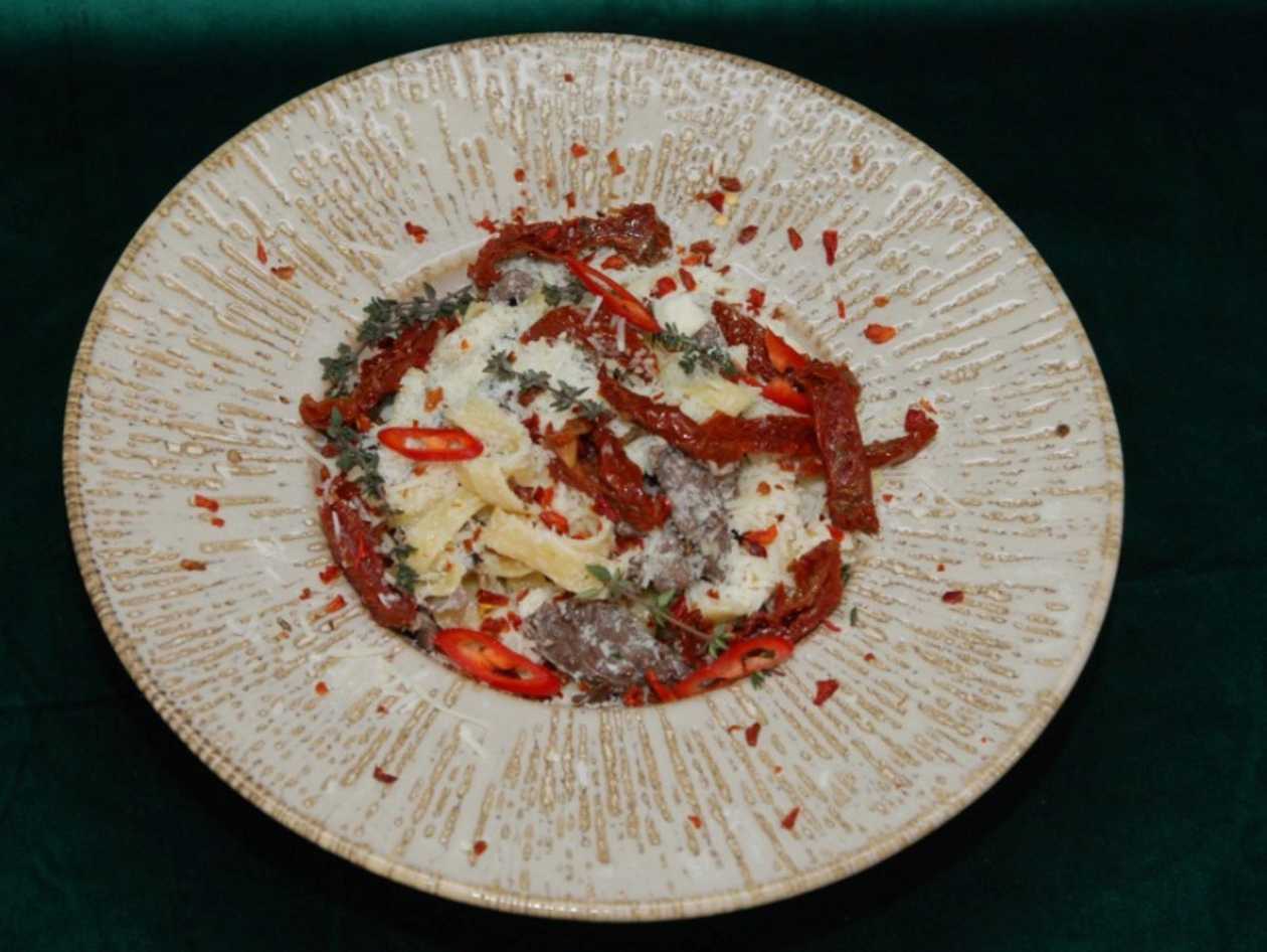 Паста з телятиною