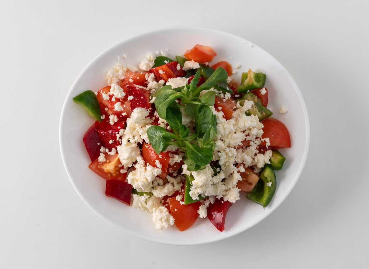 Šopský Salát s Balkánským Sýrem
