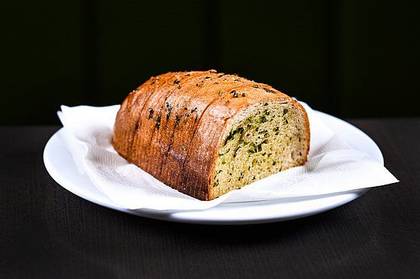 Extra Porce Rozpékaného Chleba s Bylinkovým Máslem