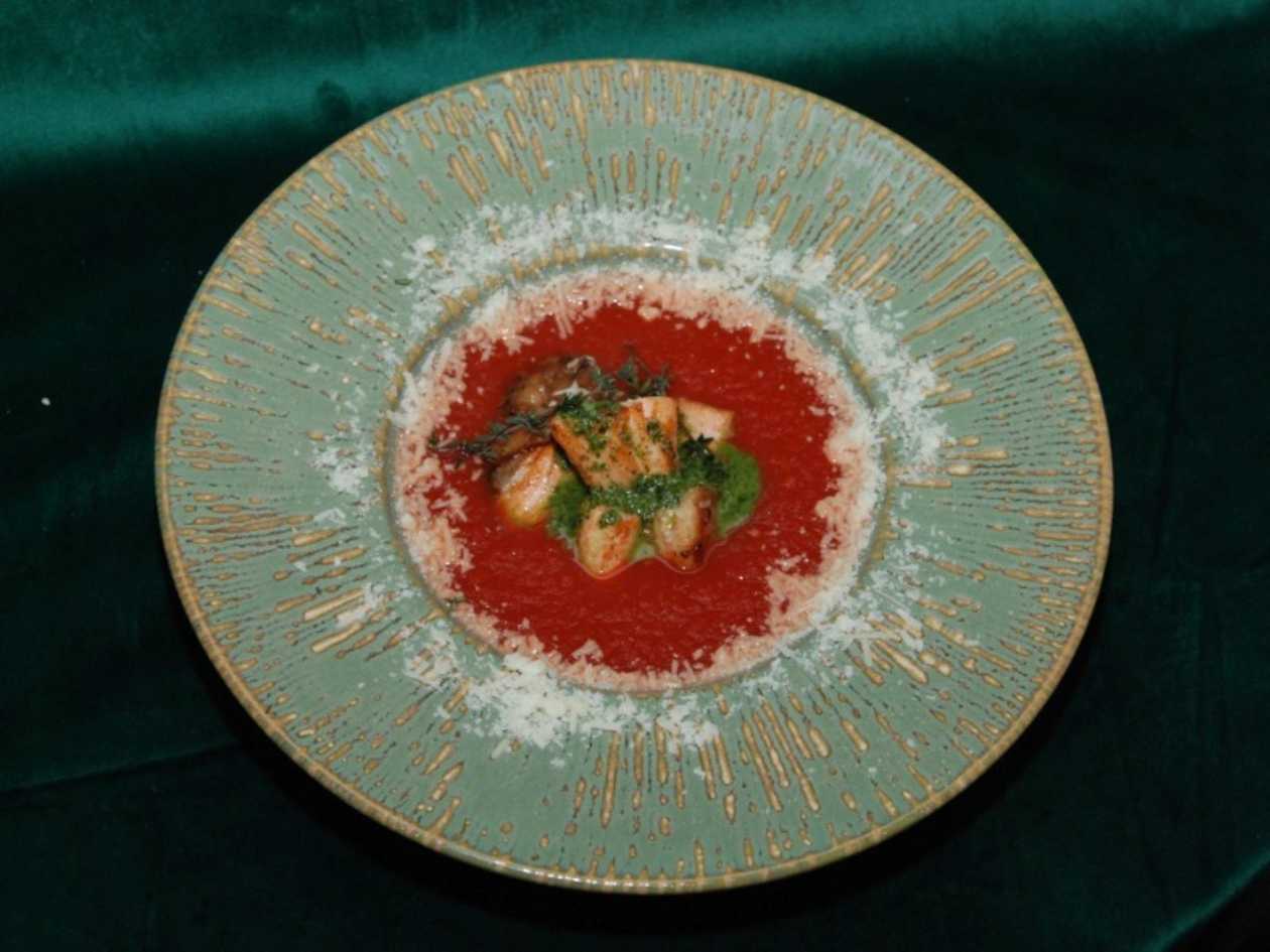 Томатний крем-суп з морепродуктами