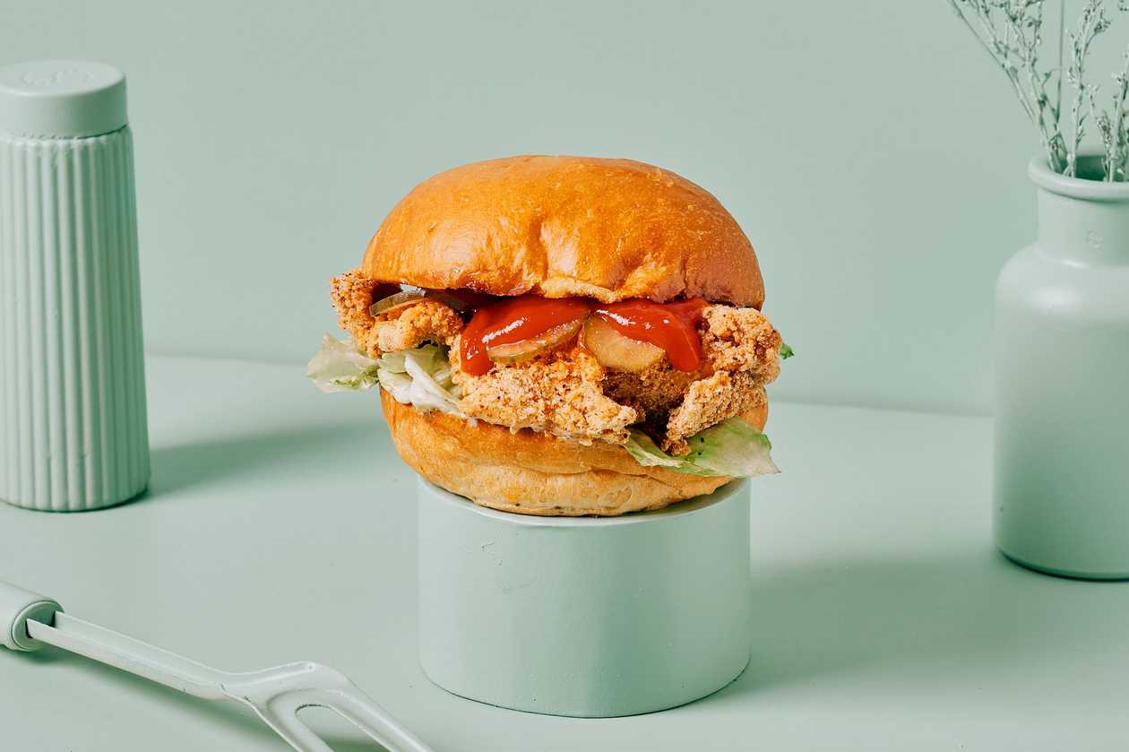 Crunchy chicken burger